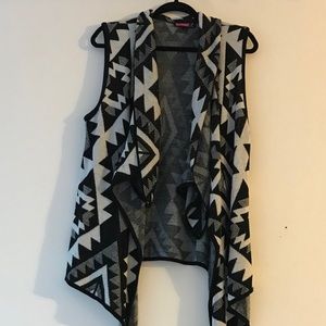 Black & White Classy Sleeveless Cardigan